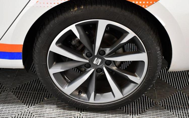 SEAT LEON BLANC FY-800-GD
