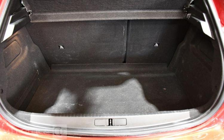 PEUGEOT 208 1,2 PURETECH 130 GT EAT vente pour pieces sans carte grise ROUGE FY-912-MT