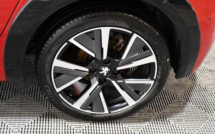 PEUGEOT 208 1,2 PURETECH 130 GT EAT vente pour pieces sans carte grise ROUGE FY-912-MT