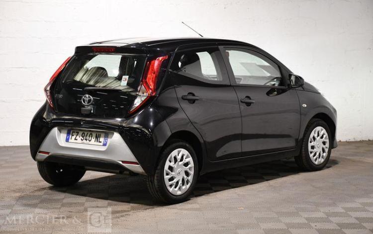 TOYOTA AYGO NOIR FZ-940-NL