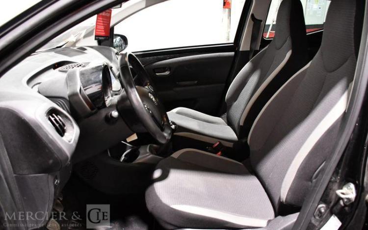 TOYOTA AYGO NOIR FZ-940-NL