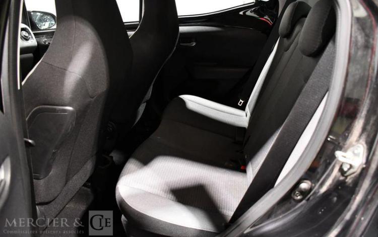 TOYOTA AYGO NOIR FZ-940-NL