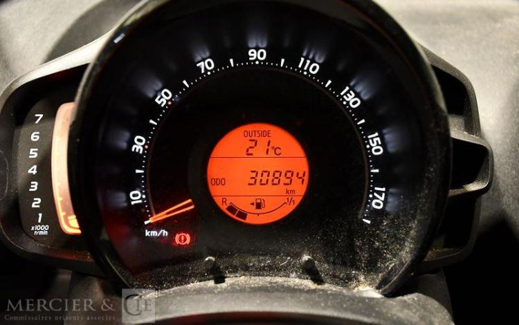 TOYOTA AYGO NOIR FZ-940-NL