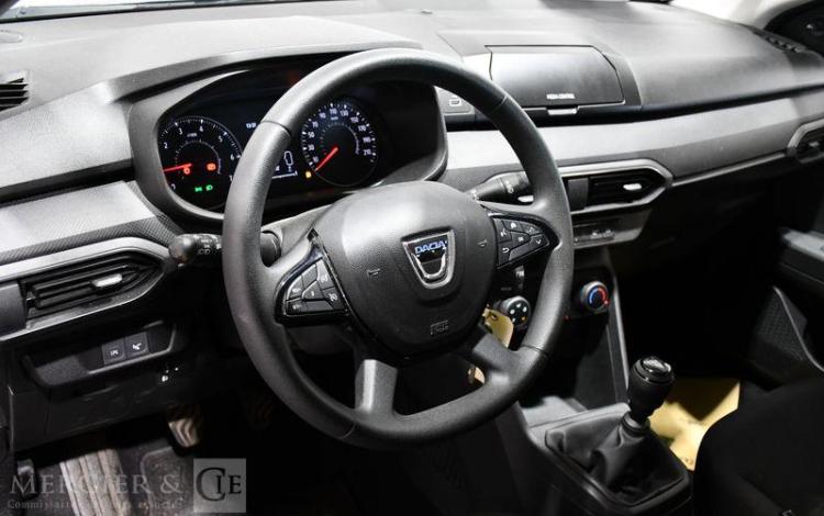 DACIA SANDERO ESSENTIEL ECO-G 100 NOIR GD-592-BW
