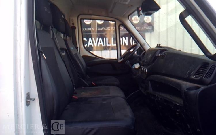 IVECO 35-160 CAISSE HAYON FRIGO BLANC GD-603-MJ