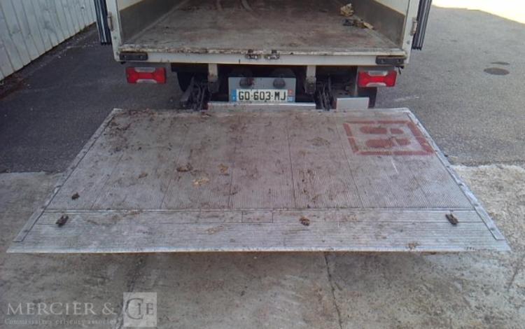 IVECO 35-160 CAISSE HAYON FRIGO BLANC GD-603-MJ
