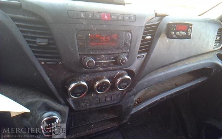 IVECO 35-160 CAISSE HAYON FRIGO BLANC GD-603-MJ