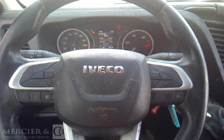 IVECO 35-160 CAISSE HAYON FRIGO BLANC GD-603-MJ