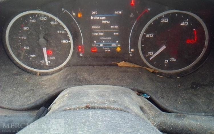 IVECO 35-160 CAISSE HAYON FRIGO BLANC GD-603-MJ