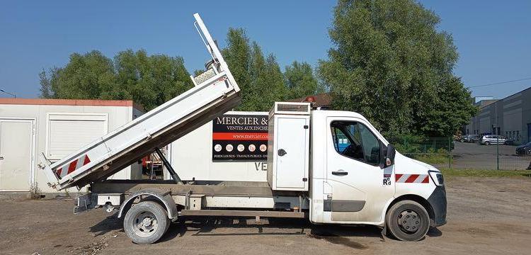 RENAULT MASTER R3500RJ 2,3 DCI 16V 165CV BENNE AVEC COFFRE ACIER DIESEL – 64896 KMS – BLANC GD-865-TA