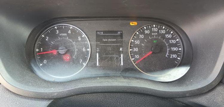 RENAULT MASTER R3500RJ 2,3 DCI 16V 165CV BENNE AVEC COFFRE ACIER DIESEL – 64896 KMS – BLANC GD-865-TA