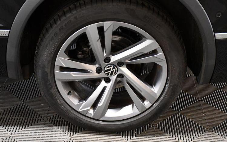VOLKSWAGEN TIGUAN R-LINE 2,0 TDI NOIR GE-568-LY