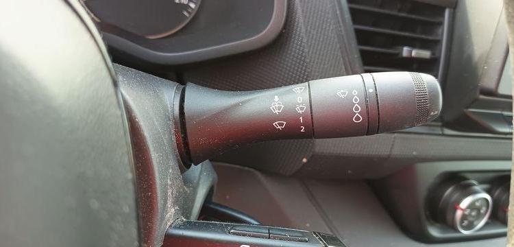 RENAULT TRAFFIC AVEC NACELLE  GG-759-DD