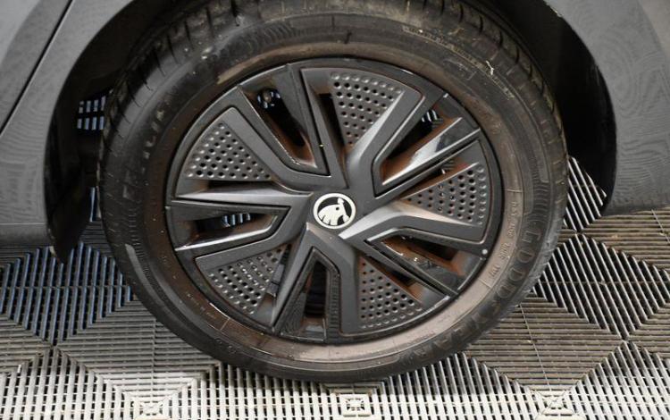 SKODA FABIA 1.0 TSI 95 AMBITION GRIS GJ-850-RQ