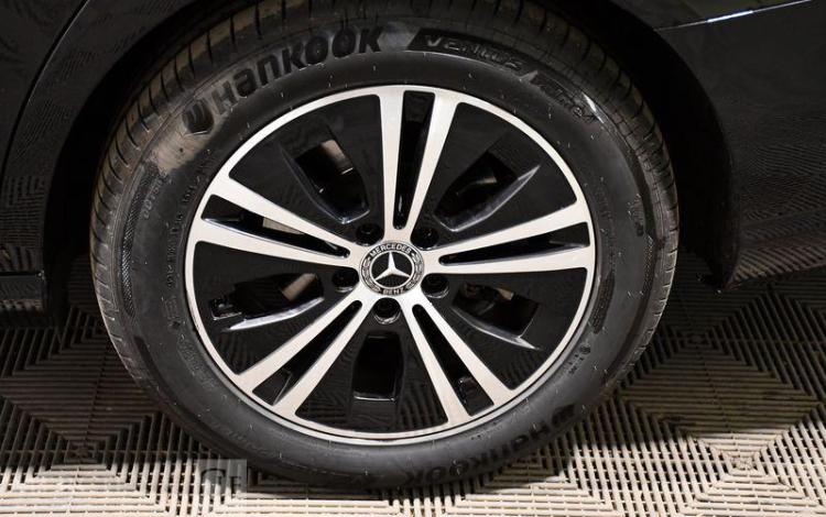MERCEDES CLASSE E220 AVANTGARDE LINE BA 213 NOIR GN-560-FM