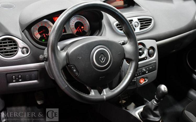 RENAULT CLIO 1,6 130CH GT ROUGE GN-942-JJ