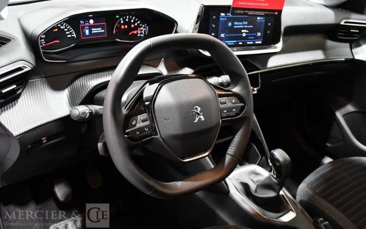 PEUGEOT 208 PURE TECH BLANC GQ-213-MB