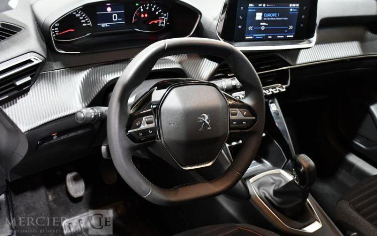 PEUGEOT 208 1.2 PURETECH 75 STYLE BLANC GQ-458-QD