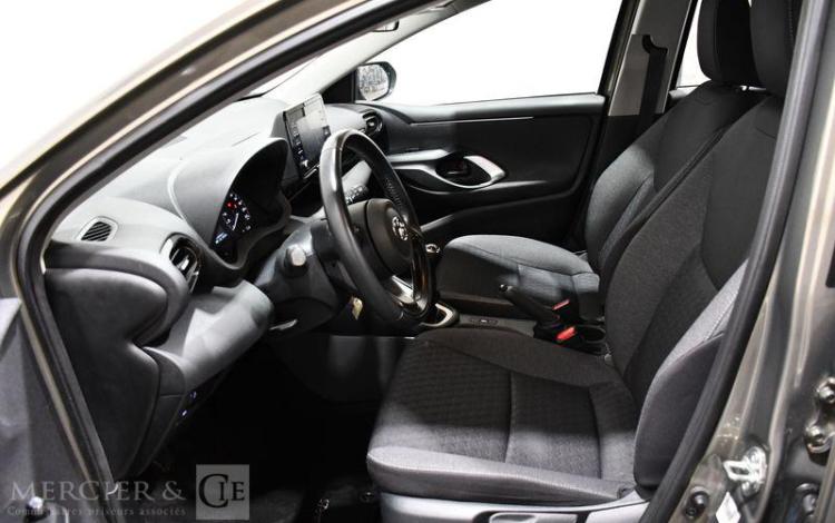 TOYOTA YARIS A,E 70 VVT-I DYNAMIC MY22 GRIS GT-196-DL
