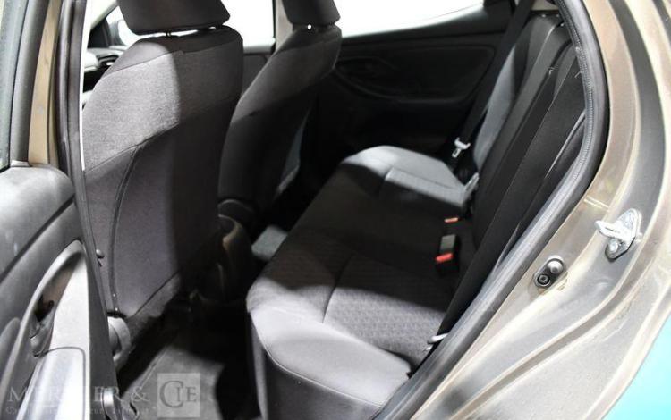 TOYOTA YARIS A,E 70 VVT-I DYNAMIC MY22 GRIS GT-196-DL