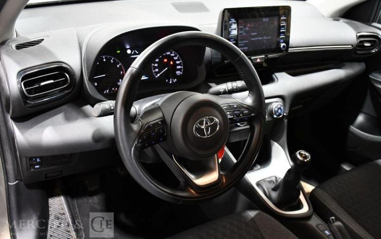 TOYOTA YARIS A,E 70 VVT-I DYNAMIC MY22 GRIS GT-196-DL