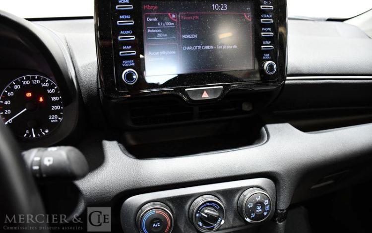TOYOTA YARIS A,E 70 VVT-I DYNAMIC MY22 GRIS GT-196-DL