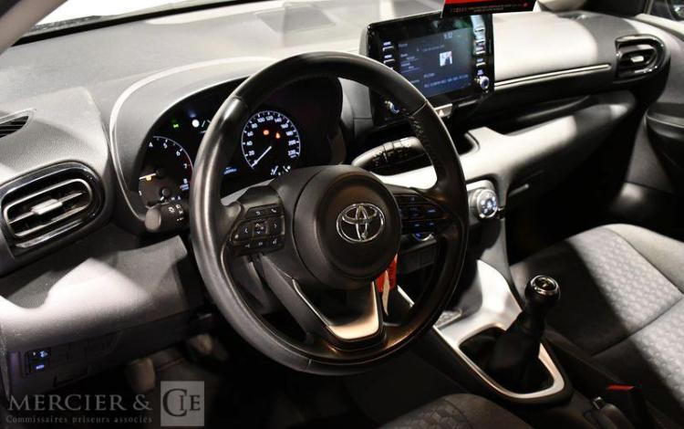 TOYOTA YARIS A,E NG 70 VVT-I DYNAMIC MY22 BLANC GT-674-AM