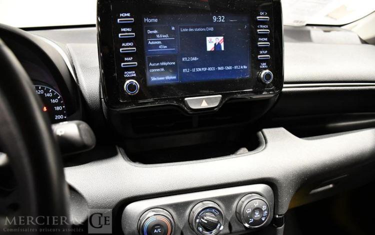 TOYOTA YARIS A,E NG 70 VVT-I DYNAMIC MY22 BLANC GT-674-AM
