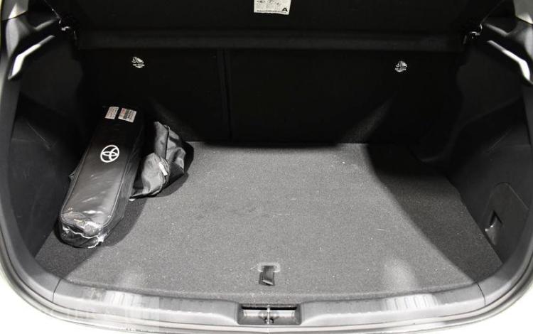 TOYOTA YARIS A,E HYBRIDE NG 116H DYNAMIC MY22 BLANC GY-481-FH