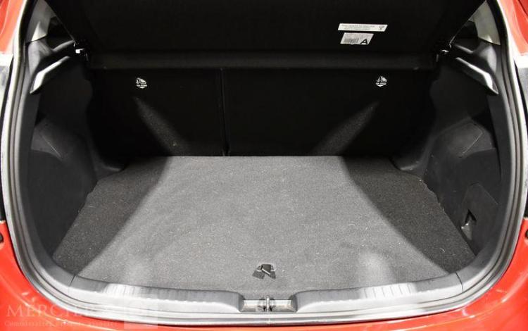 TOYOTA YARIS A,E NG 120 VVT-I DYNAMIC MY22 ROUGE GZ-658-AF