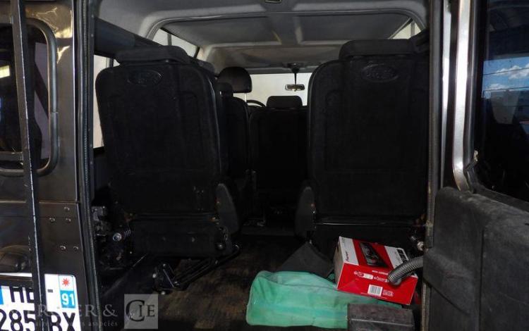 LAND ROVER DEFENDER  HE-285-BX