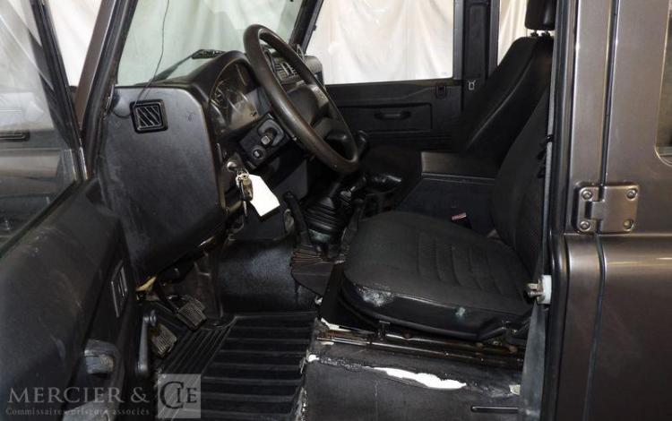 LAND ROVER DEFENDER  HE-285-BX