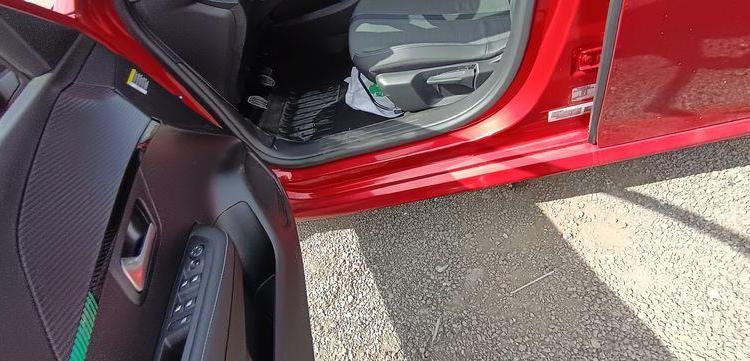 PEUGEOT 208 1.2 PURETECH 100 ALLURE PACK – ESSENCE – 16582 KMS ROUGE PZ2M521