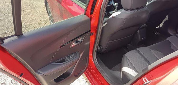 PEUGEOT 208 1.2 PURETECH 100 ALLURE PACK – ESSENCE – 16582 KMS ROUGE PZ2M521