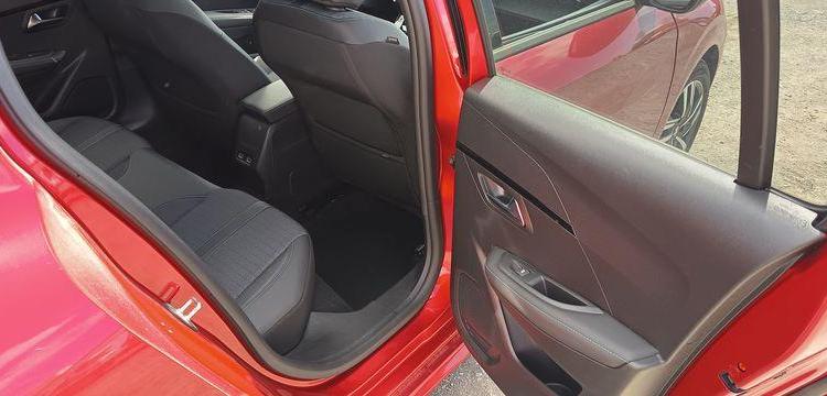 PEUGEOT 208 1.2 PURETECH 100 ALLURE PACK – ESSENCE – 16582 KMS ROUGE PZ2M521
