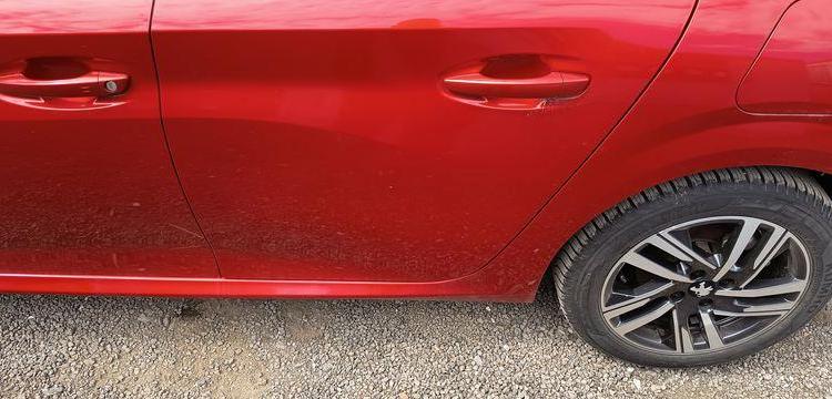 PEUGEOT 208 1.2 PURETECH 100 ALLURE PACK – ESSENCE – 16582 KMS ROUGE PZ2M521