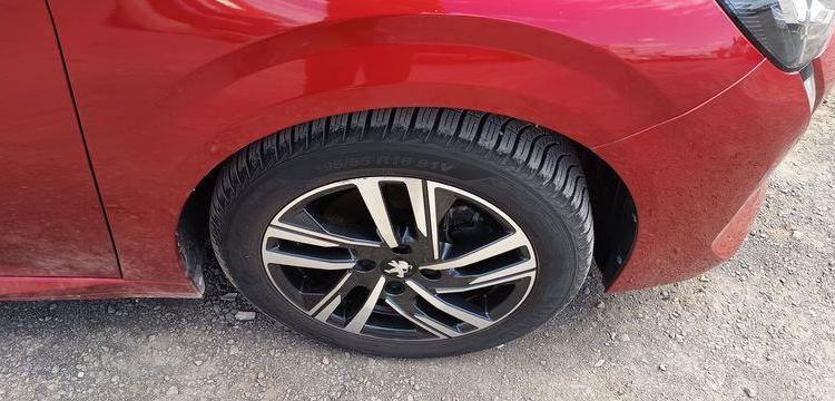 PEUGEOT 208 1.2 PURETECH 100 ALLURE PACK – ESSENCE – 16582 KMS ROUGE PZ2M521