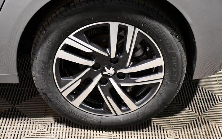 PEUGEOT 208 1.2 PURETECH 100 ALLURE – ESSENCE – 17452 KMS – ANNEE 2022 GRIS PZ2M529