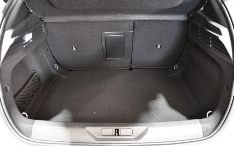 PEUGEOT 308 1.2 PURETECH 130 ALLURE PACK – ESSENCE – 10419 KMS – ANNEE 2023 GRIS PZ3G322