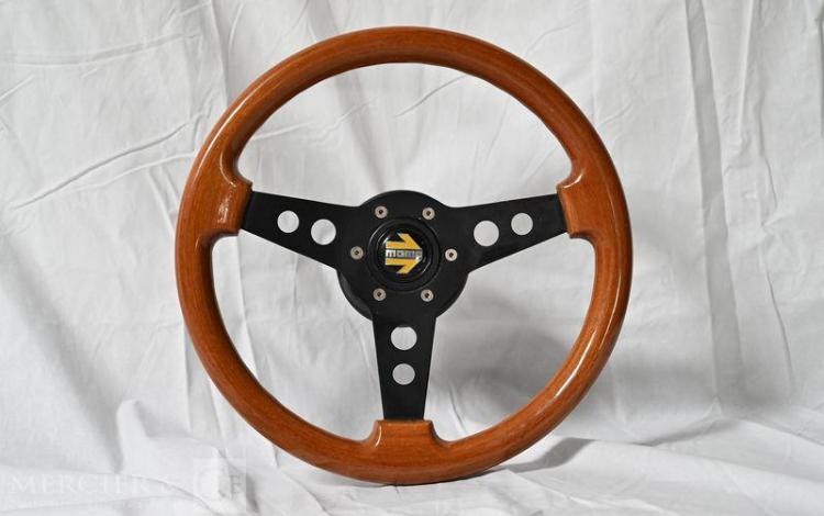 VOLANT MOMO  108