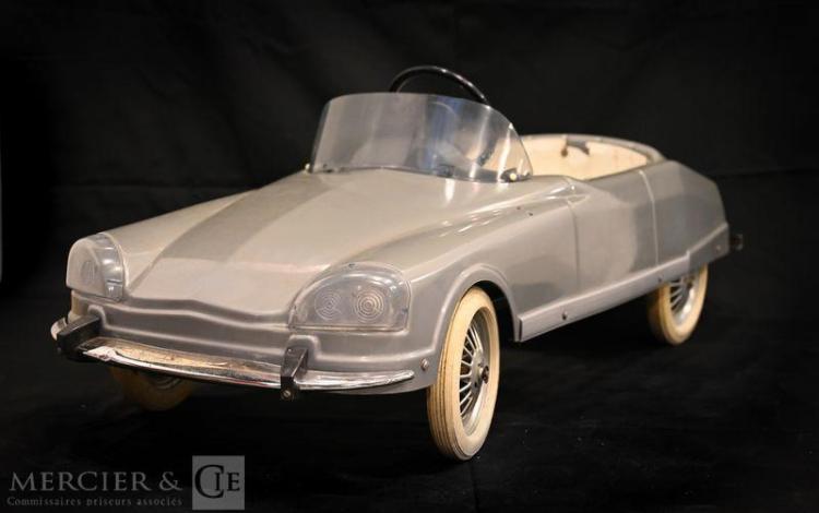 VOITURE A PEDALE D’ENFANT CITROEN AVEC COMMANDE ELECTRIQUE  128