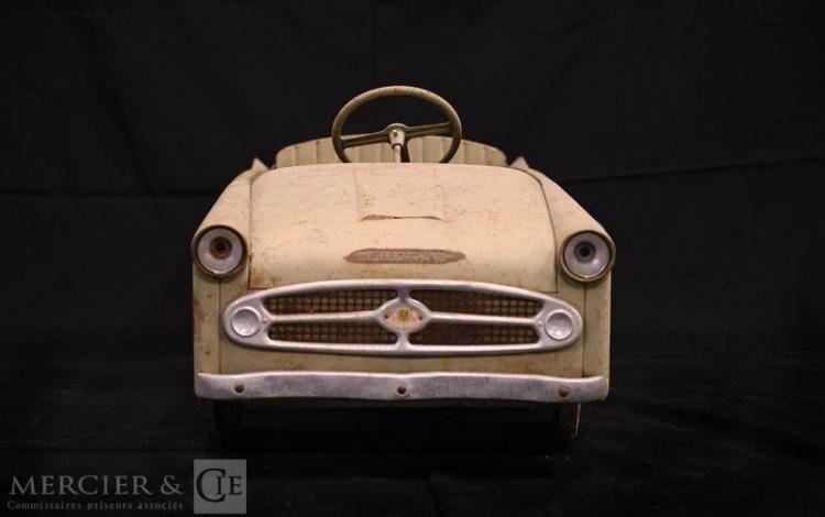 VOITURE EN TOLE A PEDALE ANNEE 50/60 MARQUE EUREKA  131