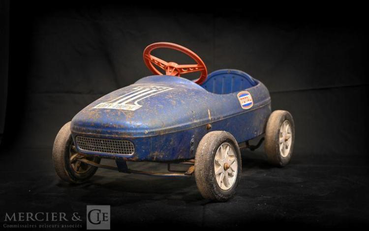 VOITURE A PEDALE BABY  132