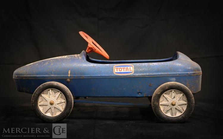 VOITURE A PEDALE BABY  132