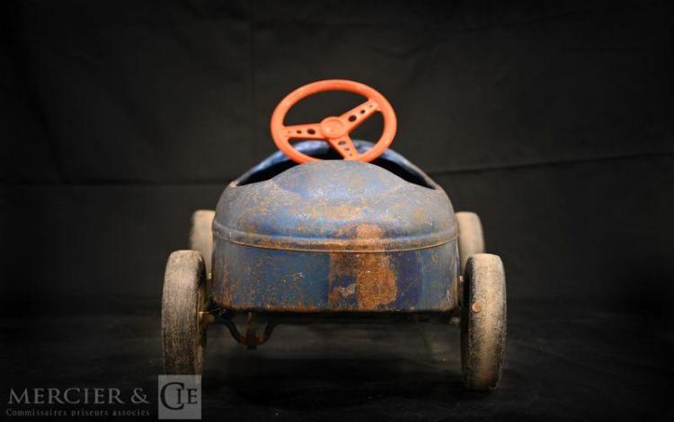 VOITURE A PEDALE BABY  132
