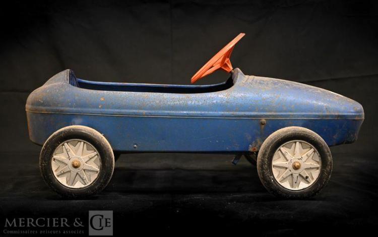VOITURE A PEDALE BABY  132