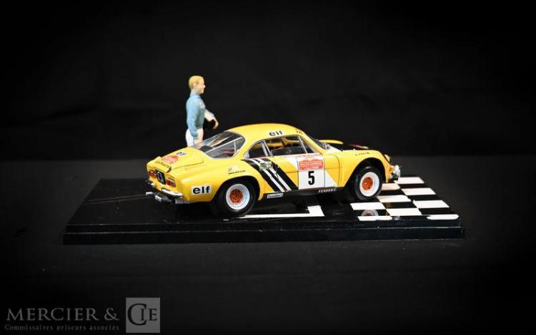 VOITURE MINIATURE ALPINE RENAULT A110 N°1-TOUR DE LA REUNION ET SON PILOTE  134