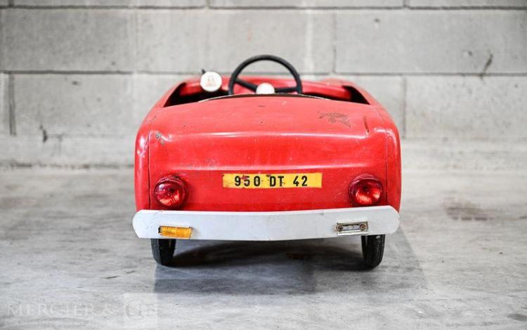 VOITURE A PEDALE EN TOLE SIMCA 1500GLS  140