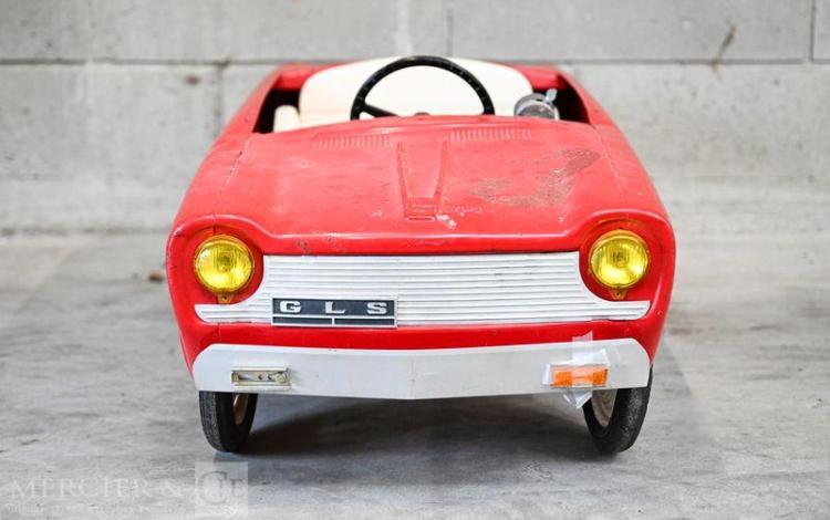 VOITURE A PEDALE EN TOLE SIMCA 1500GLS  140