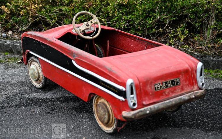 VOITURE A PEDALE PIERRE GUY VERSAILLES  141